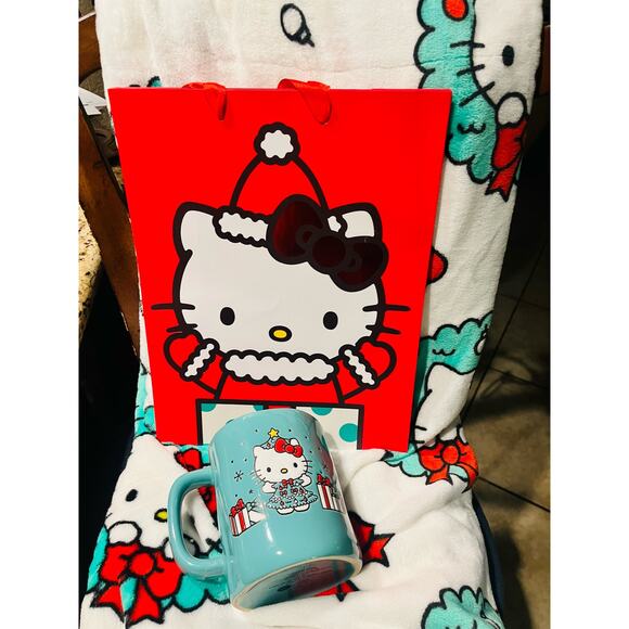 Hello Kitty Christmas bundle  gift bag hello kitty mug and 2 gift bags  60 * 90 - Picture 4 of 10